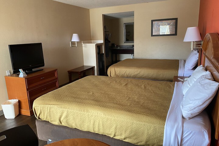 Room 13 of 16