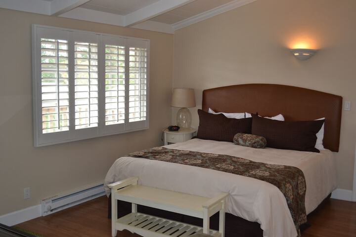 Room 32 of 46