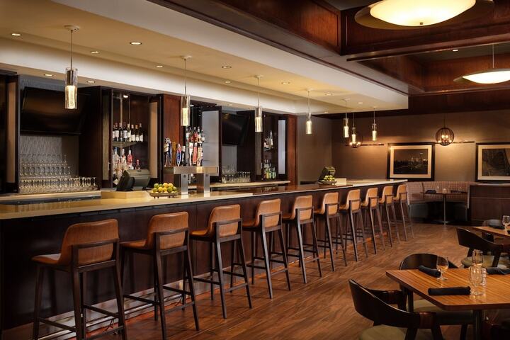 Lounge 64 of 75