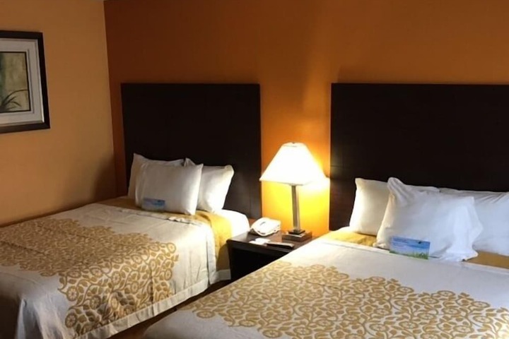 Room 28 of 65
