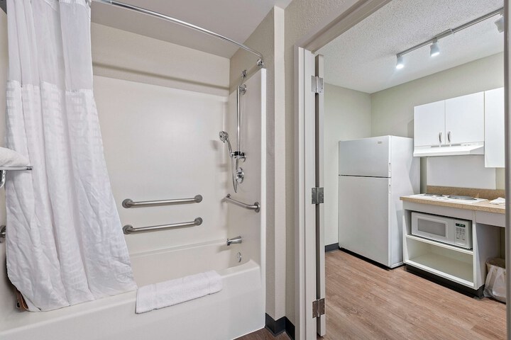 Room 15 of 24