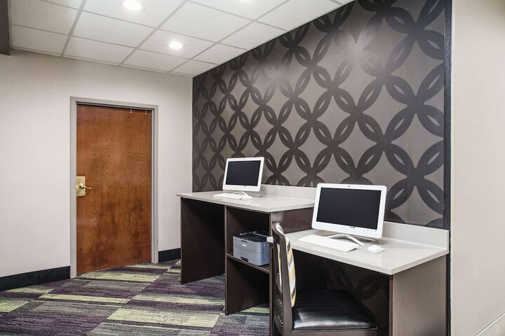 Business Center 34 of 34