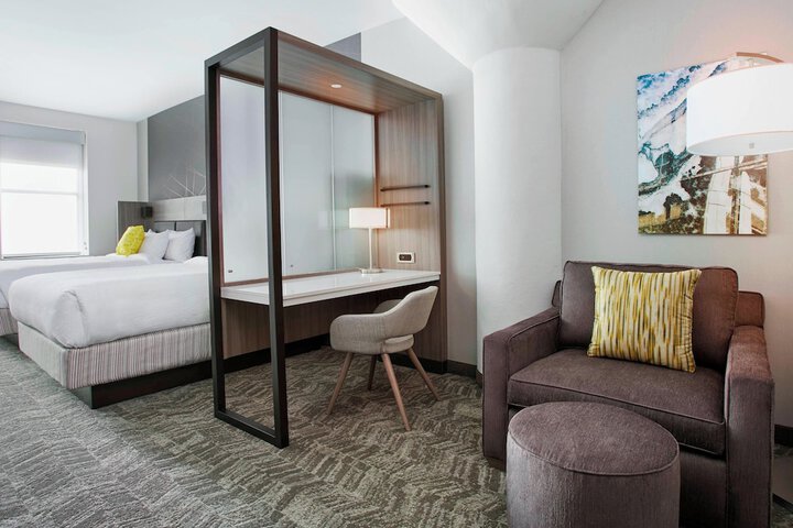 Room 32 of 52