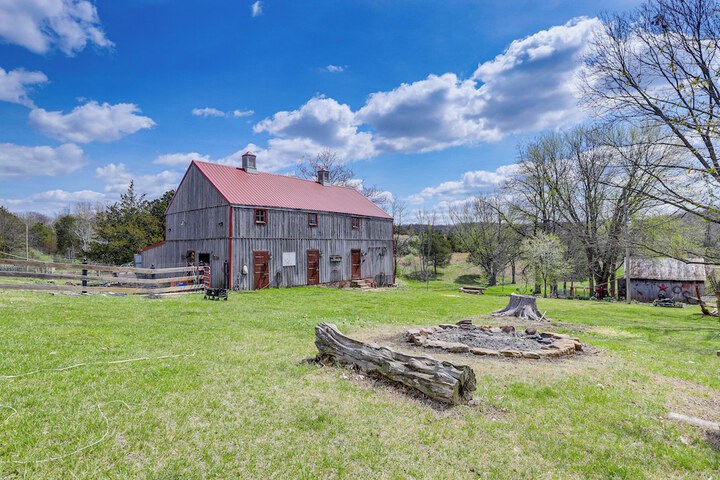 Spacious & Historic Cabin in New Haven w / Pond!