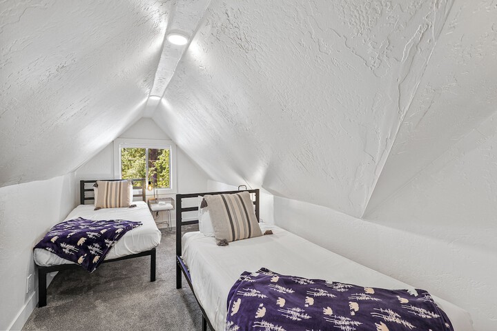 Basecamp Lodge