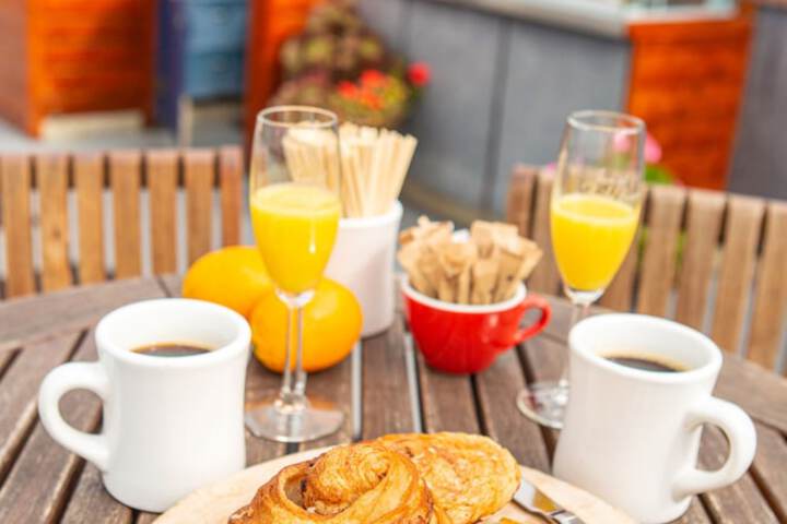 Breakfast/Coffee Service 32 of 37