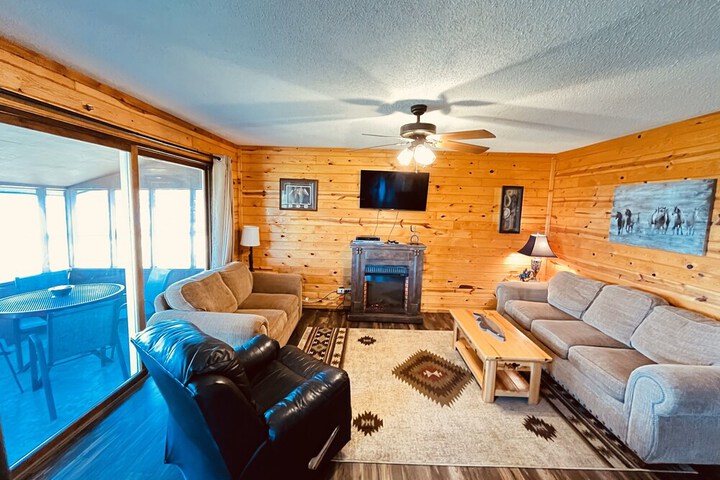 Horseshoe Bay Lodge