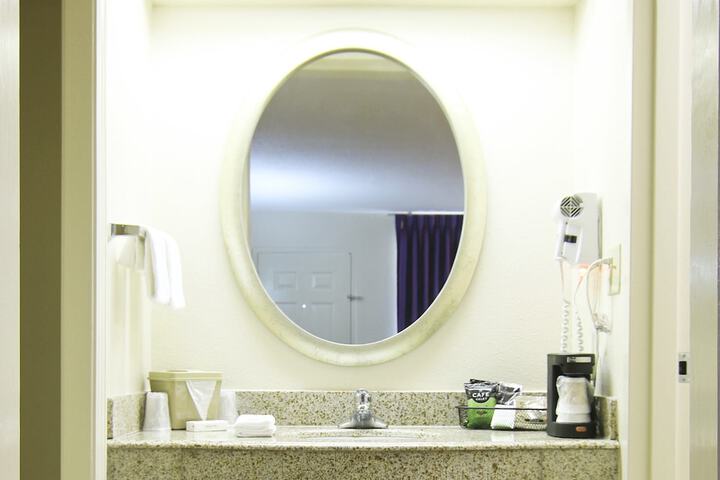 Room 17 of 37
