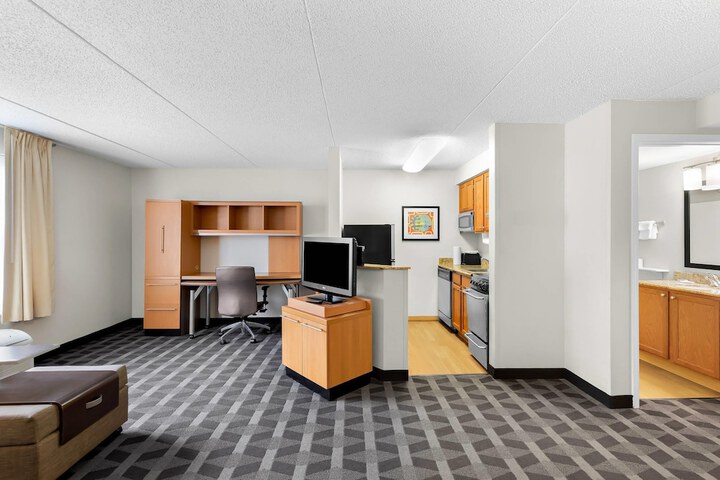 MainStay Suites Middleburg Heights Cleveland Airport