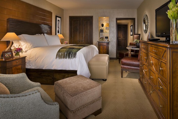 Madeline Hotel & Residences Auberge Collection