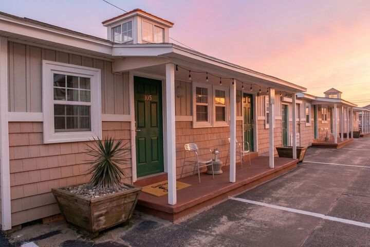 Seahorse Inn and Cottages