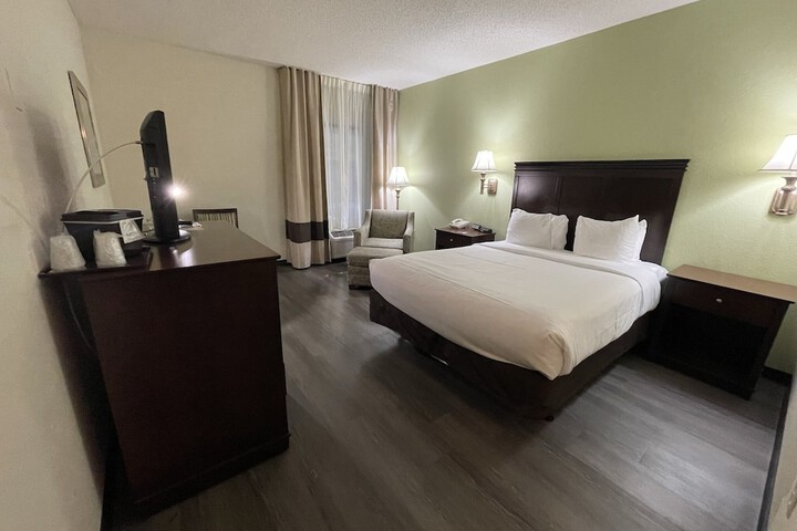 Room 44 of 141