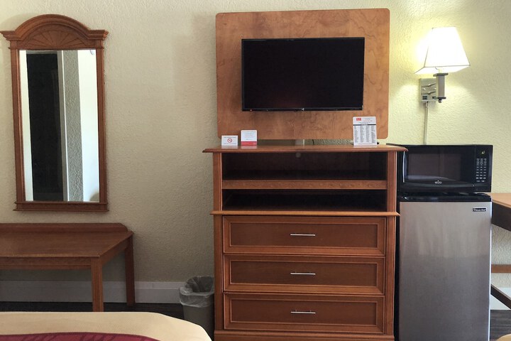 Room 15 of 28