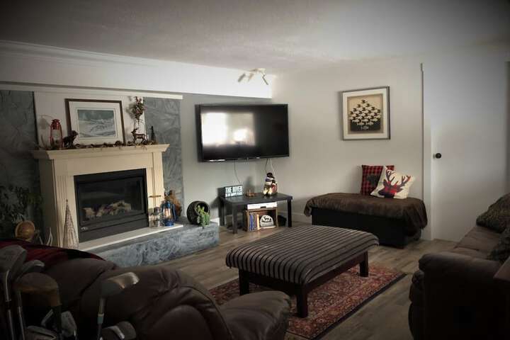 Room 10 of 16