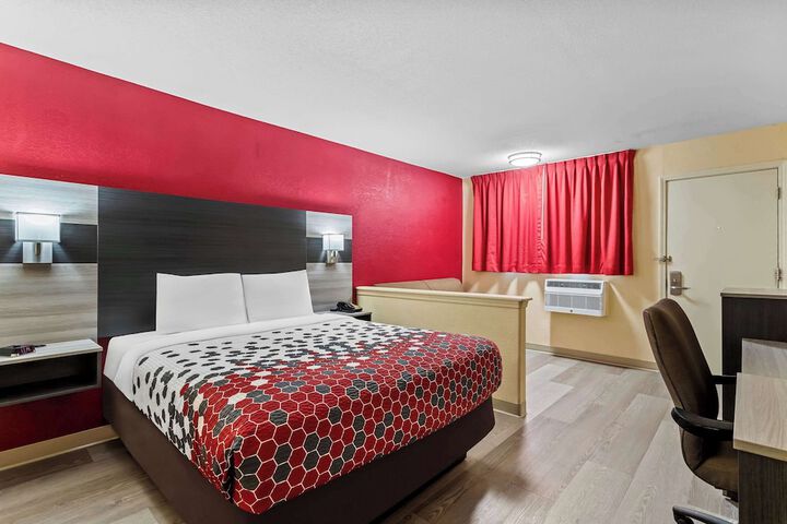 Room 32 of 48
