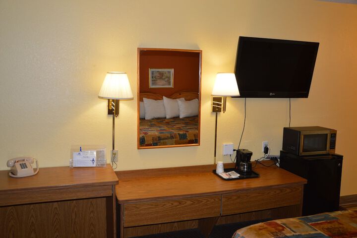 Room 12 of 23