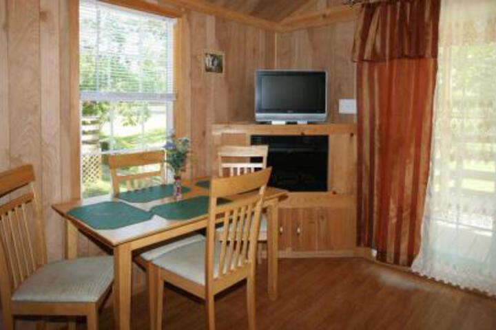 Robin Hill Camping Resort Premium Cottage 12