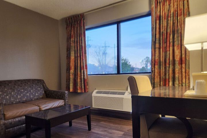 Room 8 of 16