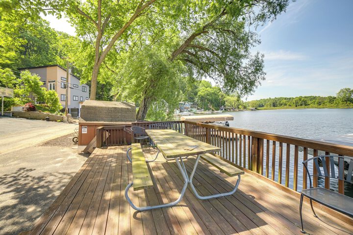Big Pine Island Lake Cottage w / Boat Dock & Kayaks
