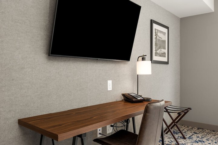 Four Points by Sheraton Kelowna Airport