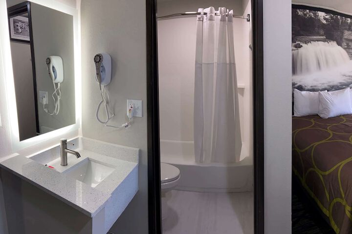 Room 8 of 22
