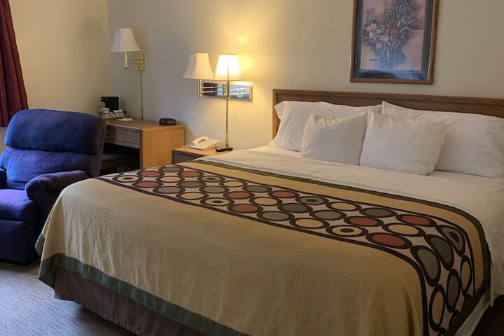 Room 11 of 32