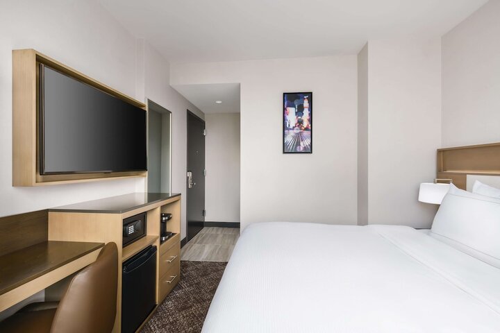 Room 14 of 25