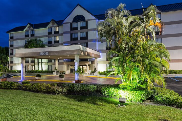 Hotel 4 of 65