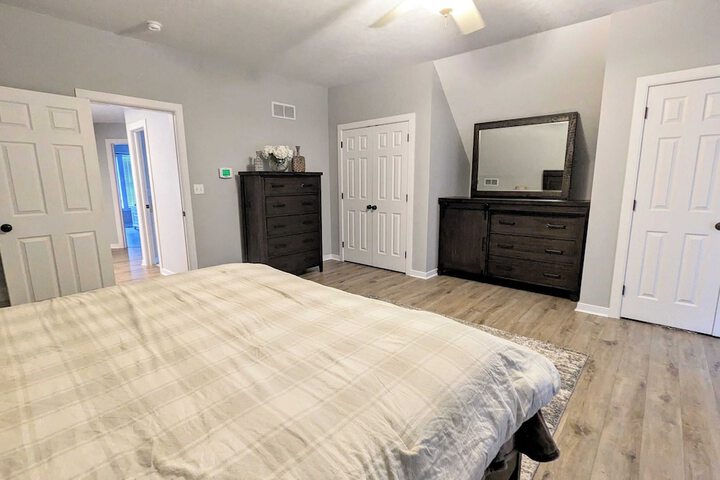 The Nest at Pinecrest by Avantstay Spacious Deck Game Room, Fire Pit