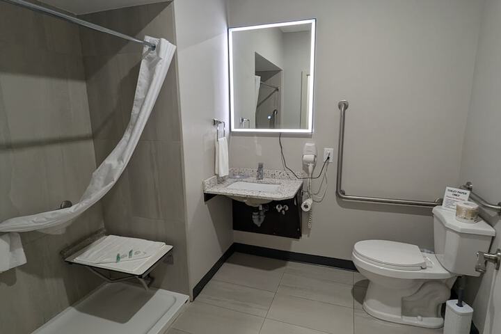 Room 7 of 12