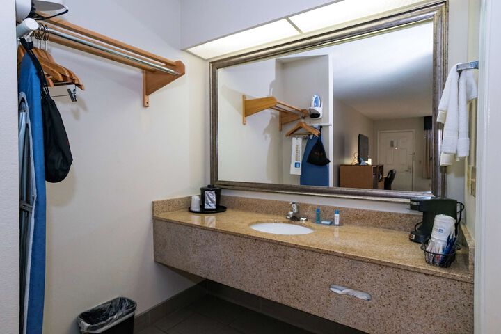 Room 7 of 17