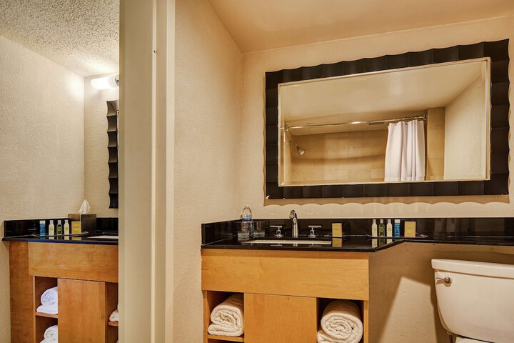 Room 33 of 110
