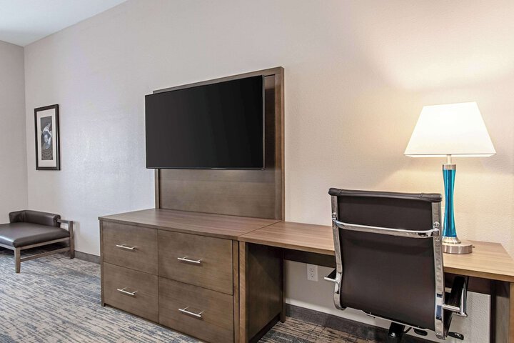 Comfort Suites Grove City - Columbus South