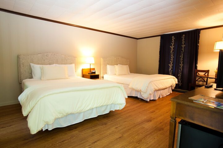 Room 11 of 28