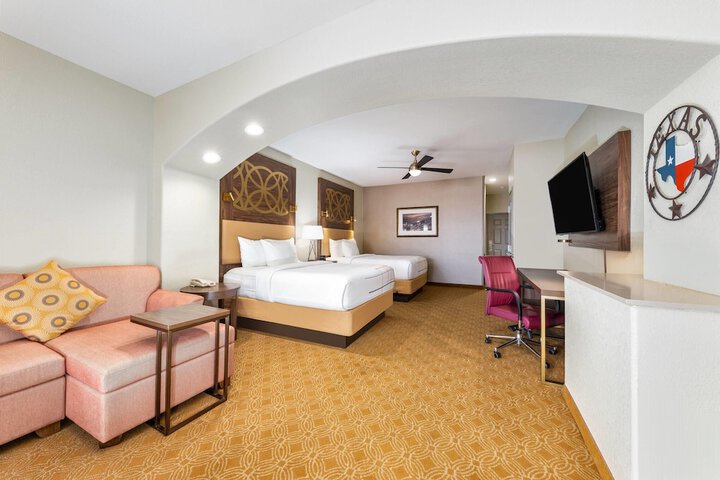 La Quinta Inn & Suites by Wyndham Marble Falls