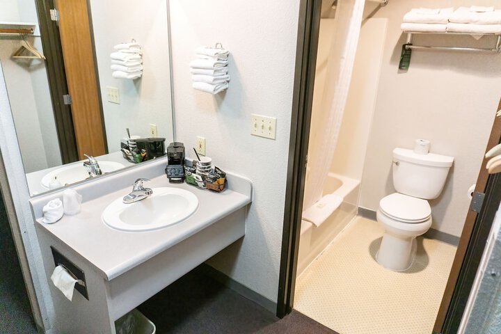 Room 18 of 33
