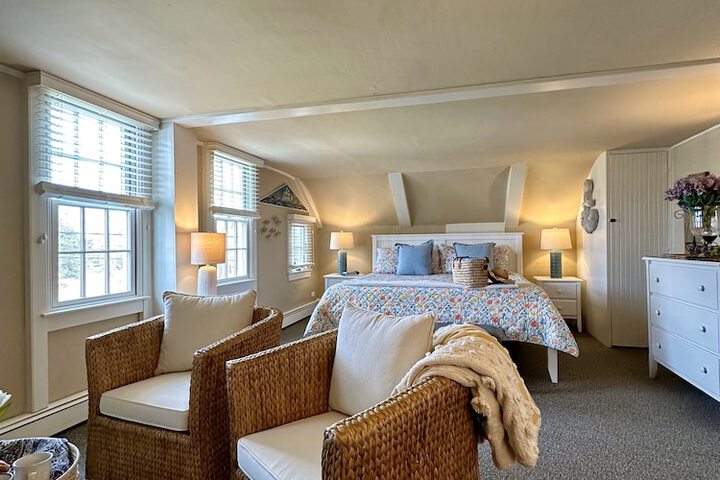 Room 106 of 142
