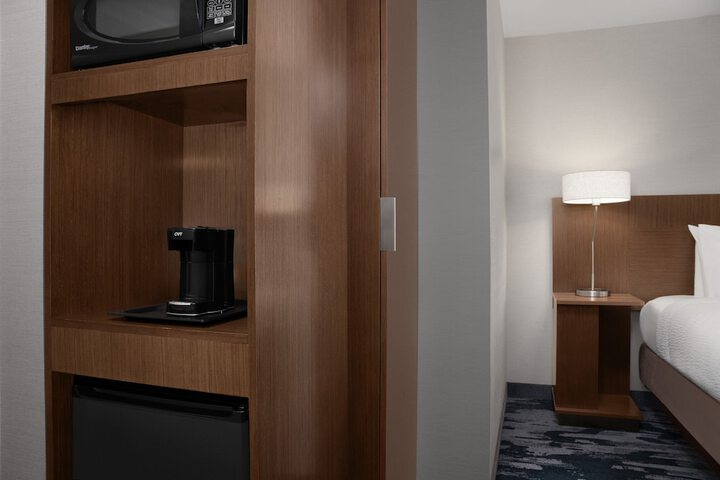 Room 13 of 33