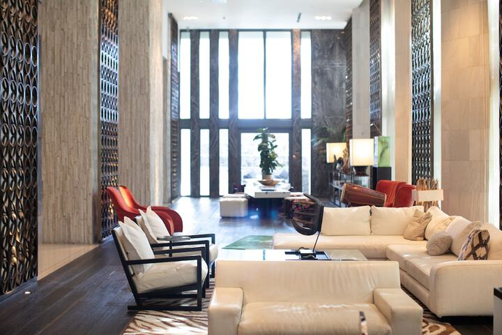 Lounge 285 of 339