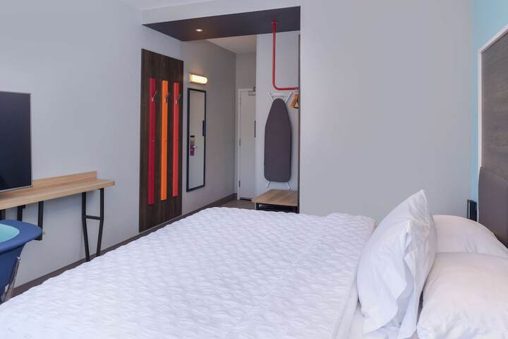 Room 14 of 36