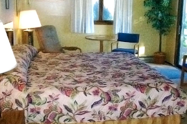 Room 9 of 13