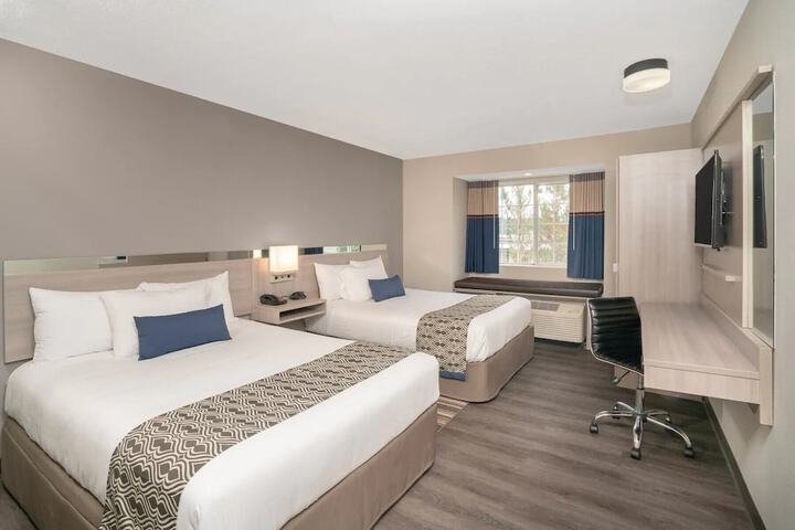 Room 8 of 18