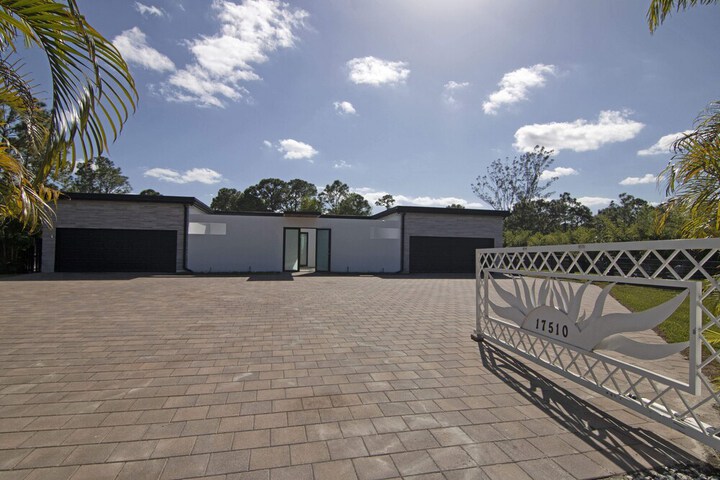 6BR Sleeps 15 Pool BBQ Firepit Games Stables More!