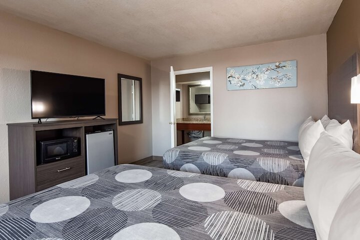 Room 16 of 25