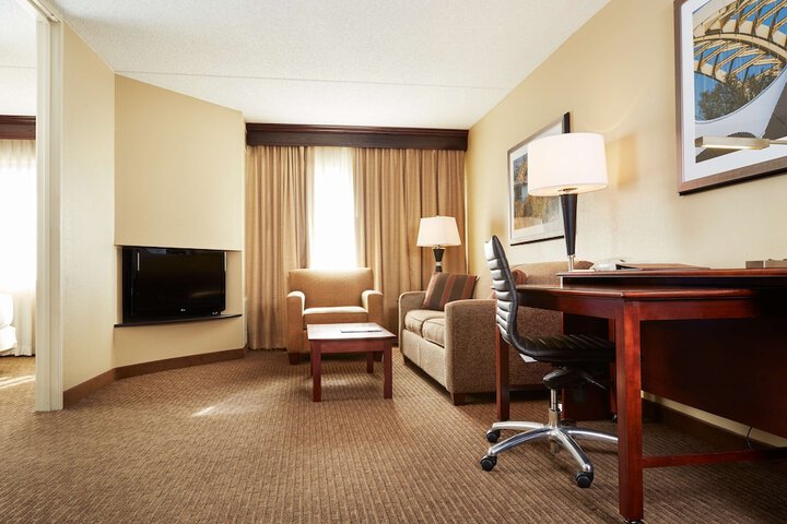 DoubleTree Suites by Hilton Hotel Cincinnati - Blue Ash