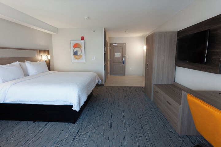 Holiday Inn Express & Suites Logan by IHG