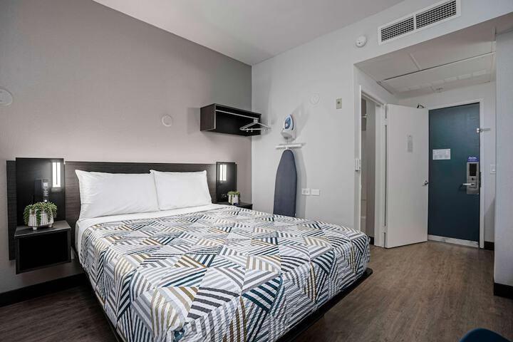 Room 27 of 44