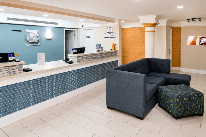 Super 8 by Wyndham Nacogdoches Near University