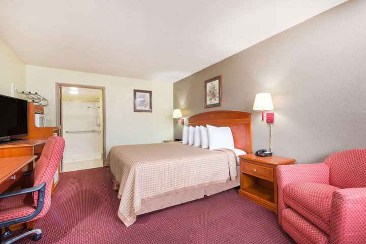 Room 18 of 22