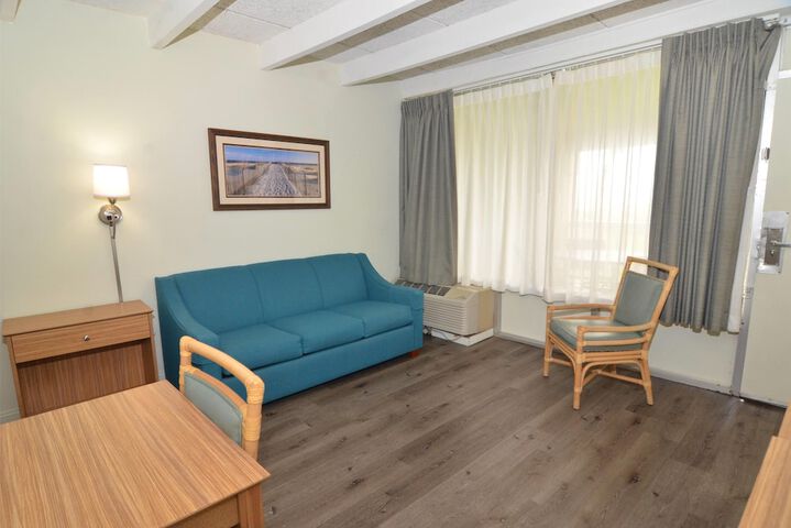 Days Inn & Suites by Wyndham Jekyll Island